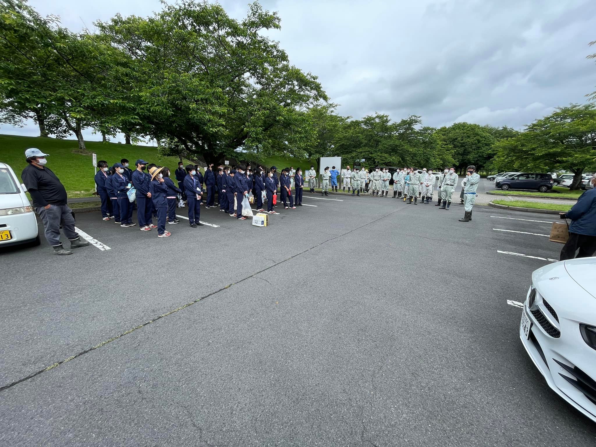 ゆうゆうパーク駐車場に集合した参加者