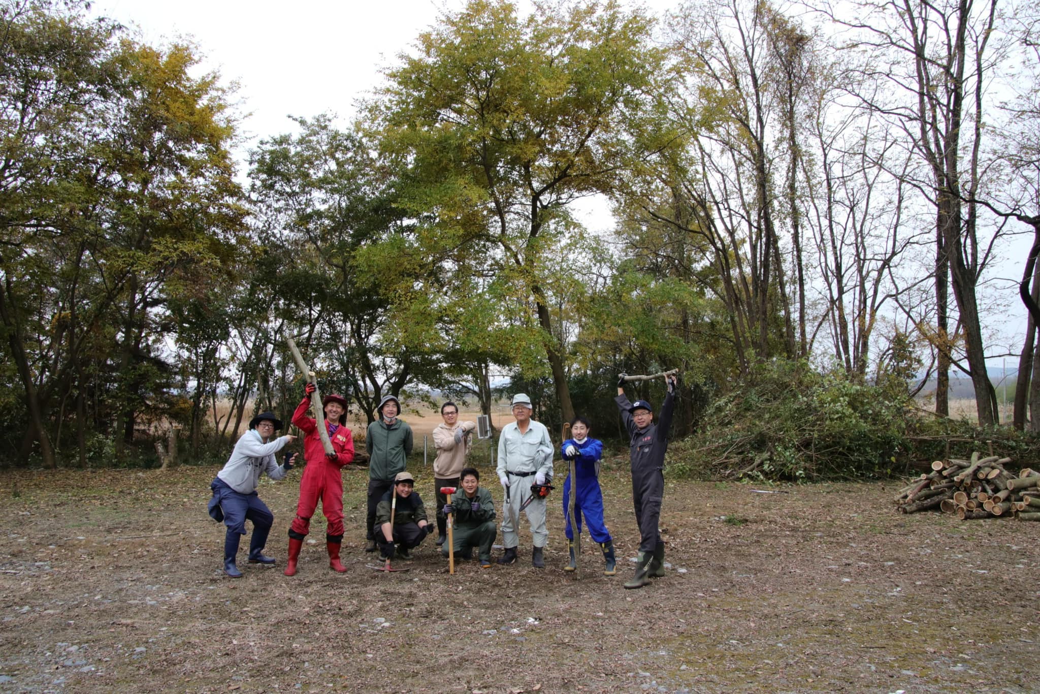 キャンプ場の周辺林整備もバスターズ