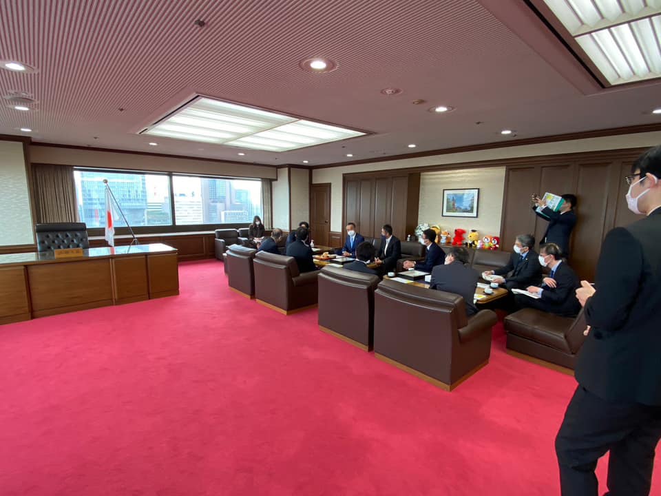 大臣室での懇談