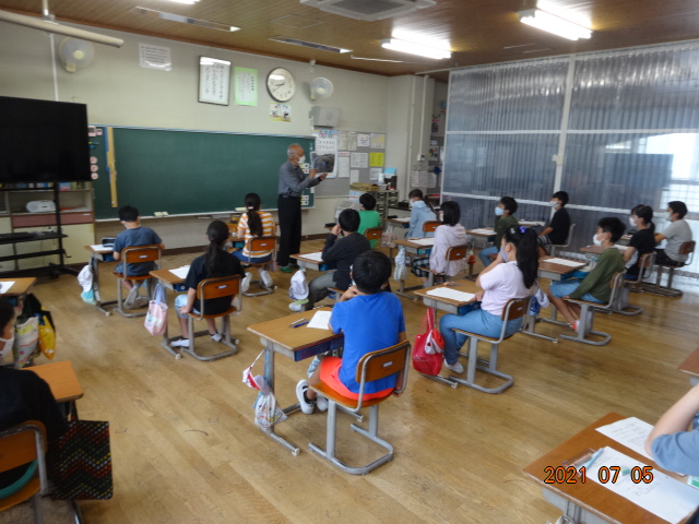5年生の教室での授業風景