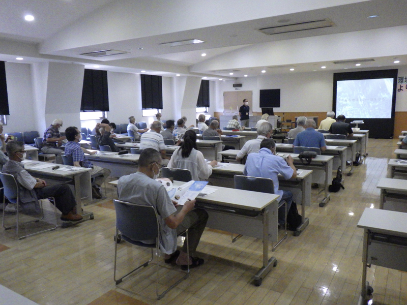 真剣な参加者の皆さん